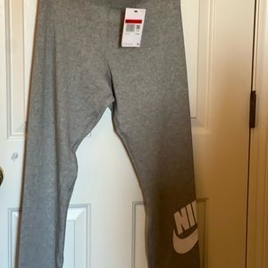 COPY - Nike brand new tight fit High Rise Full Length with tags on, in size L, …